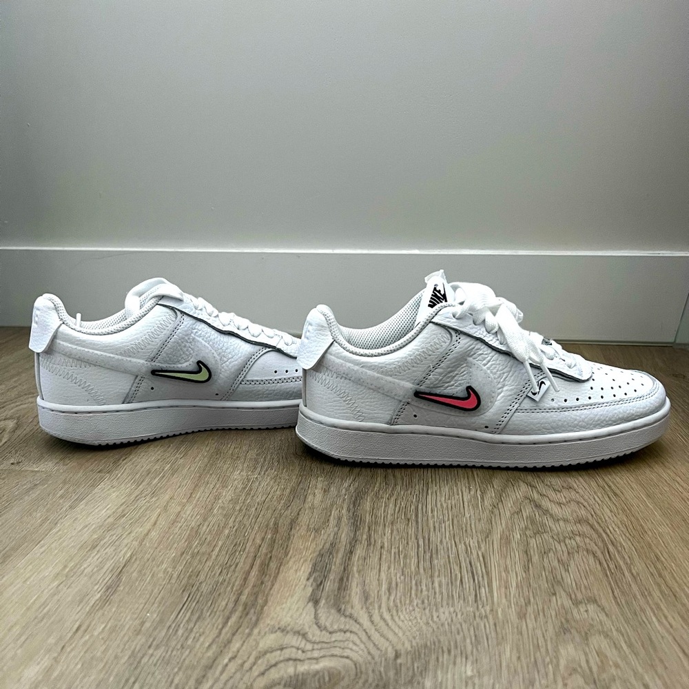 New, without tags, never worn. Nike with velcro swishes.